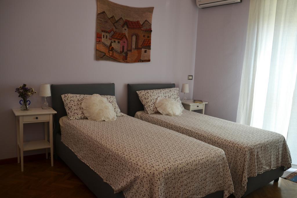 B&B Velardi Viagrande Rum bild