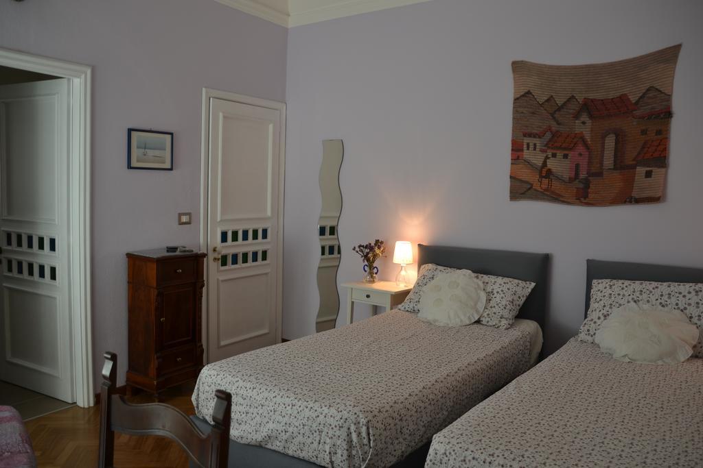 B&B Velardi Viagrande Rum bild